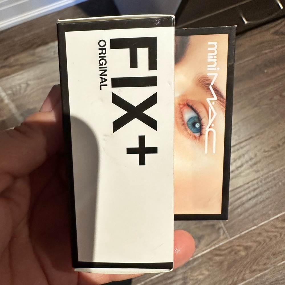 MAC. Cosmetic primer setter